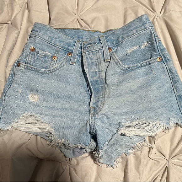 Women’s Levi’s 501 Shorts - size 24 - Picture 2 of 7